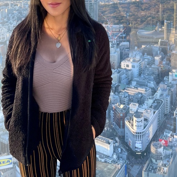 Uniqlo Black Zip Up Jacket - Picture 5 of 6